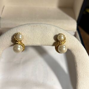 AVON VINTAGE*ELEGANCE COLLECTION DOUBLE PEARL PIERCED EARRINGS